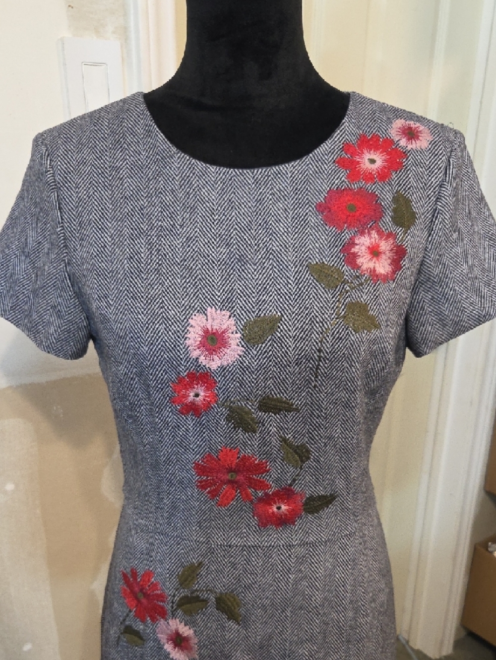 Brooks Brothers Gray Mini Sheath Dress Wool Blend Red Pink Floral Embroidery - Picture 2 of 13